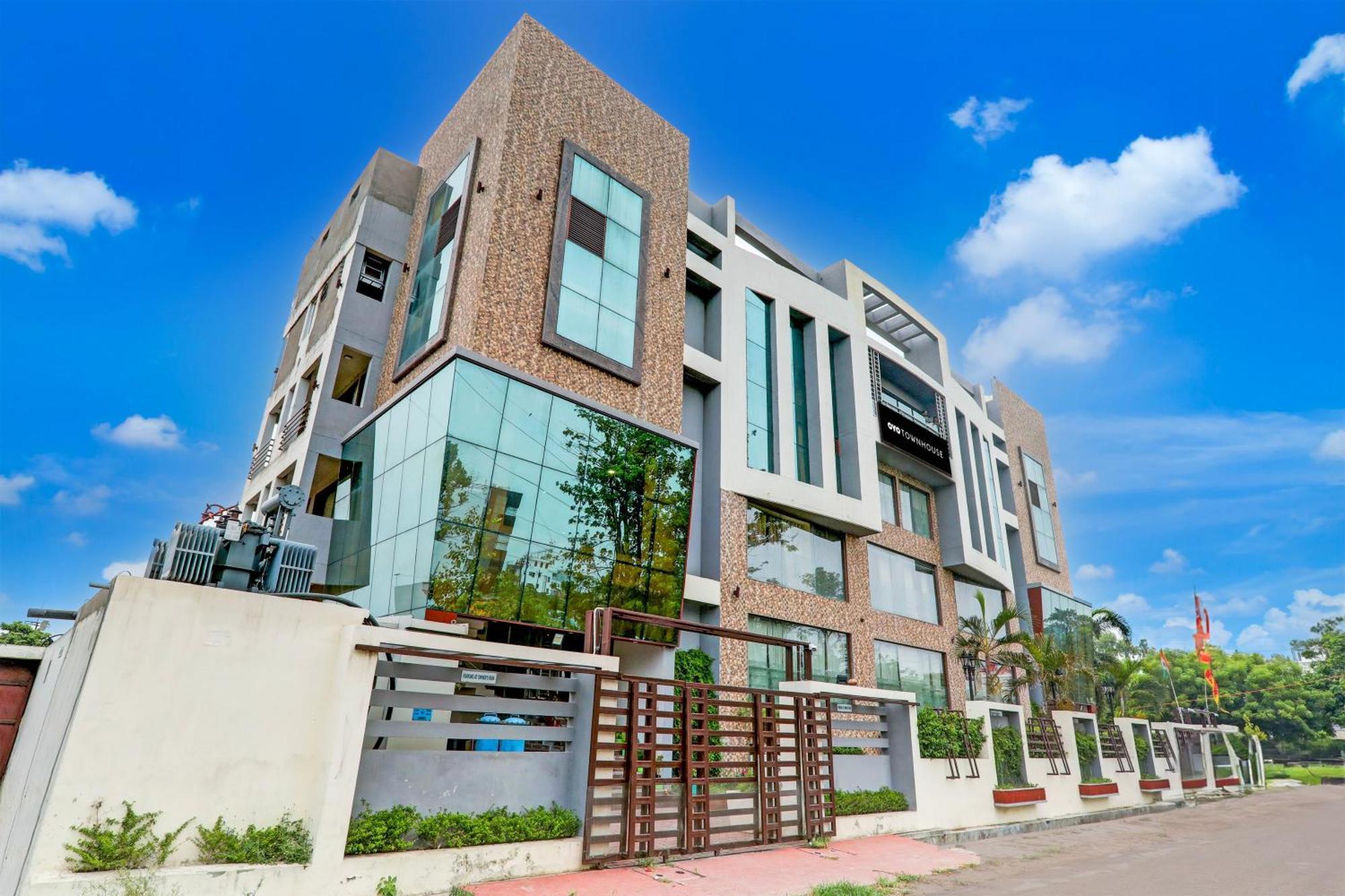 Отель Townhouse Sakura Лакхнау Экстерьер фото