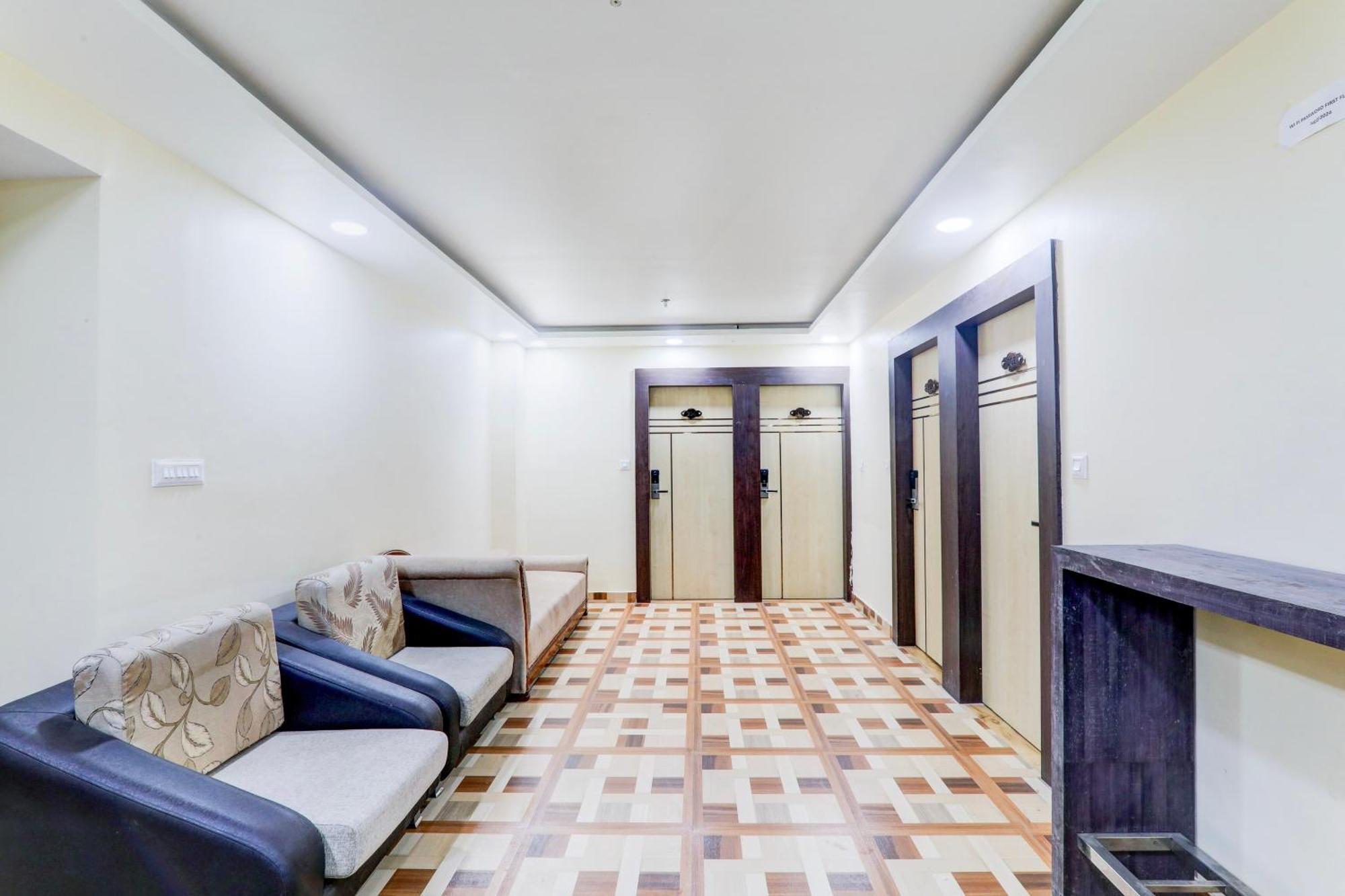 Отель Townhouse Sakura Лакхнау Экстерьер фото