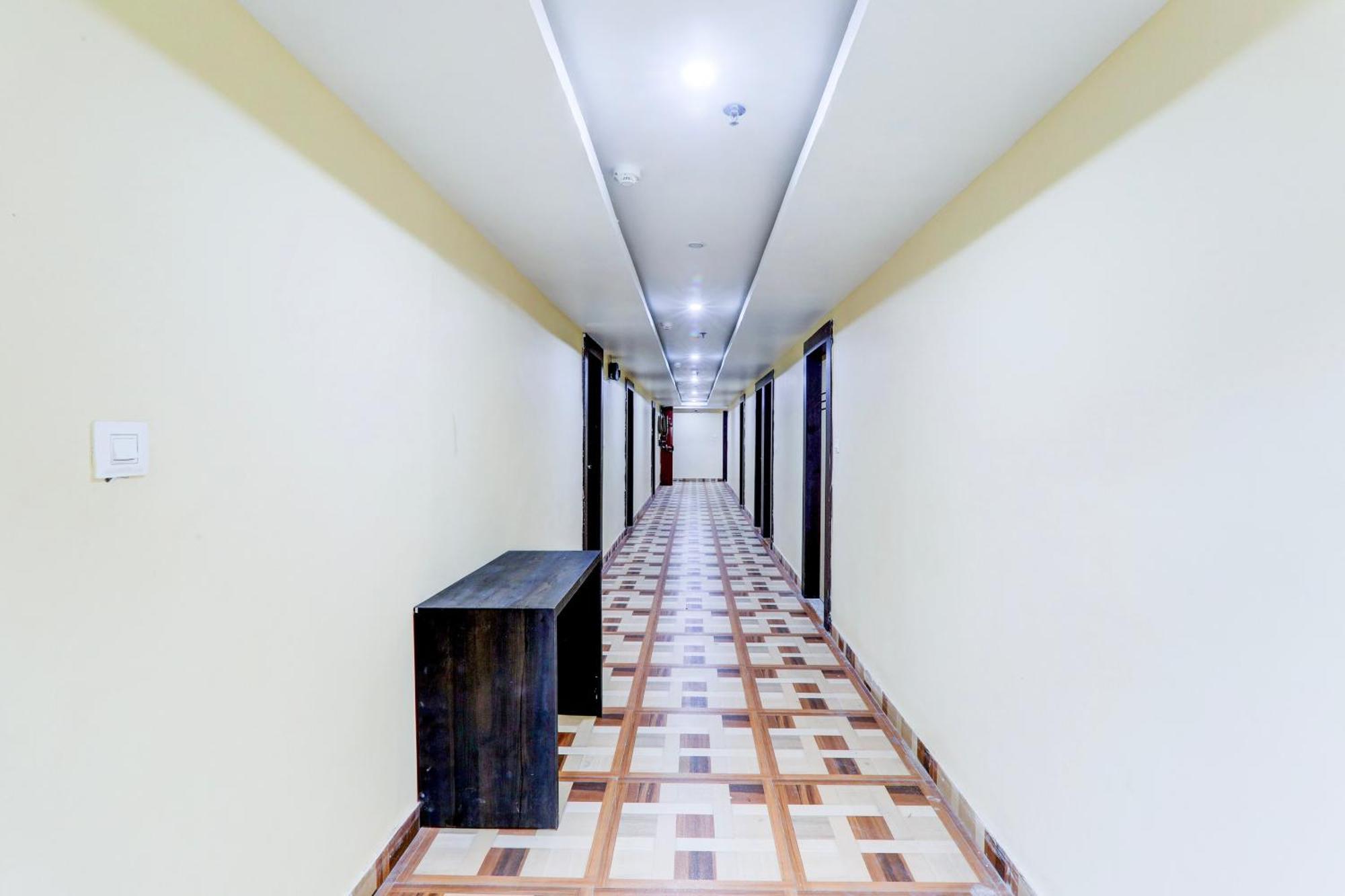 Отель Townhouse Sakura Лакхнау Экстерьер фото