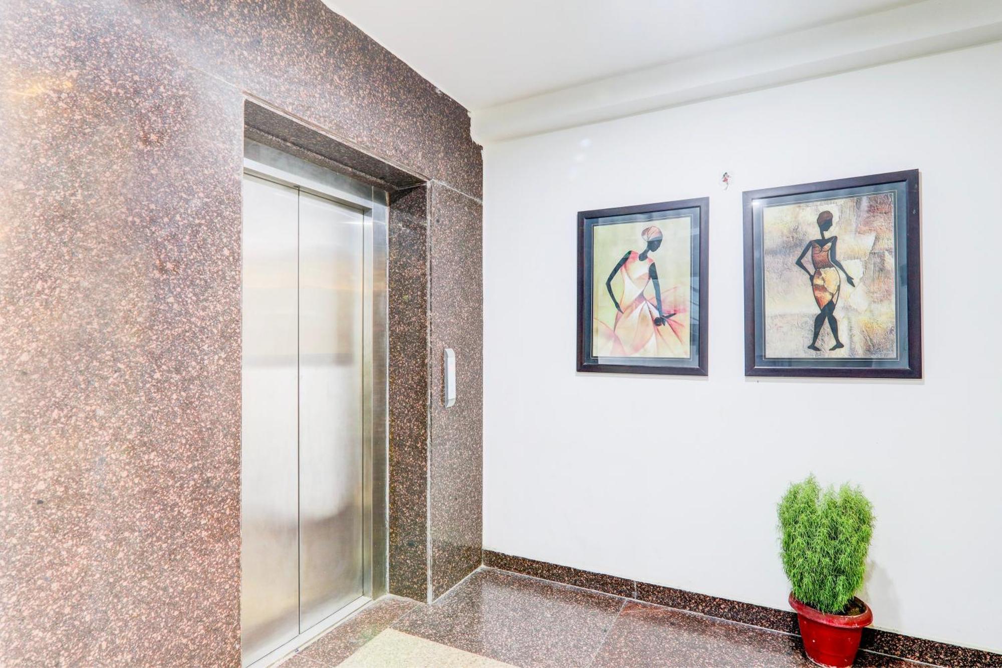 Отель Townhouse Sakura Лакхнау Экстерьер фото
